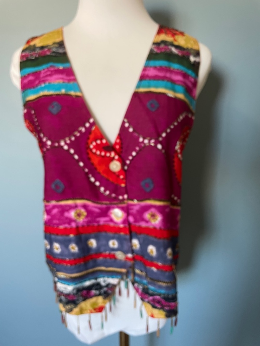 La Costa Spa CA | Sleeveless V-Neck Beaded Tank in Magenta Multi